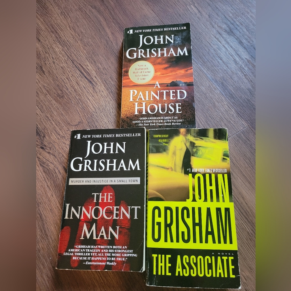💚💚3 Listings for $15💚💚 John Grisham 3 book paperback bundle